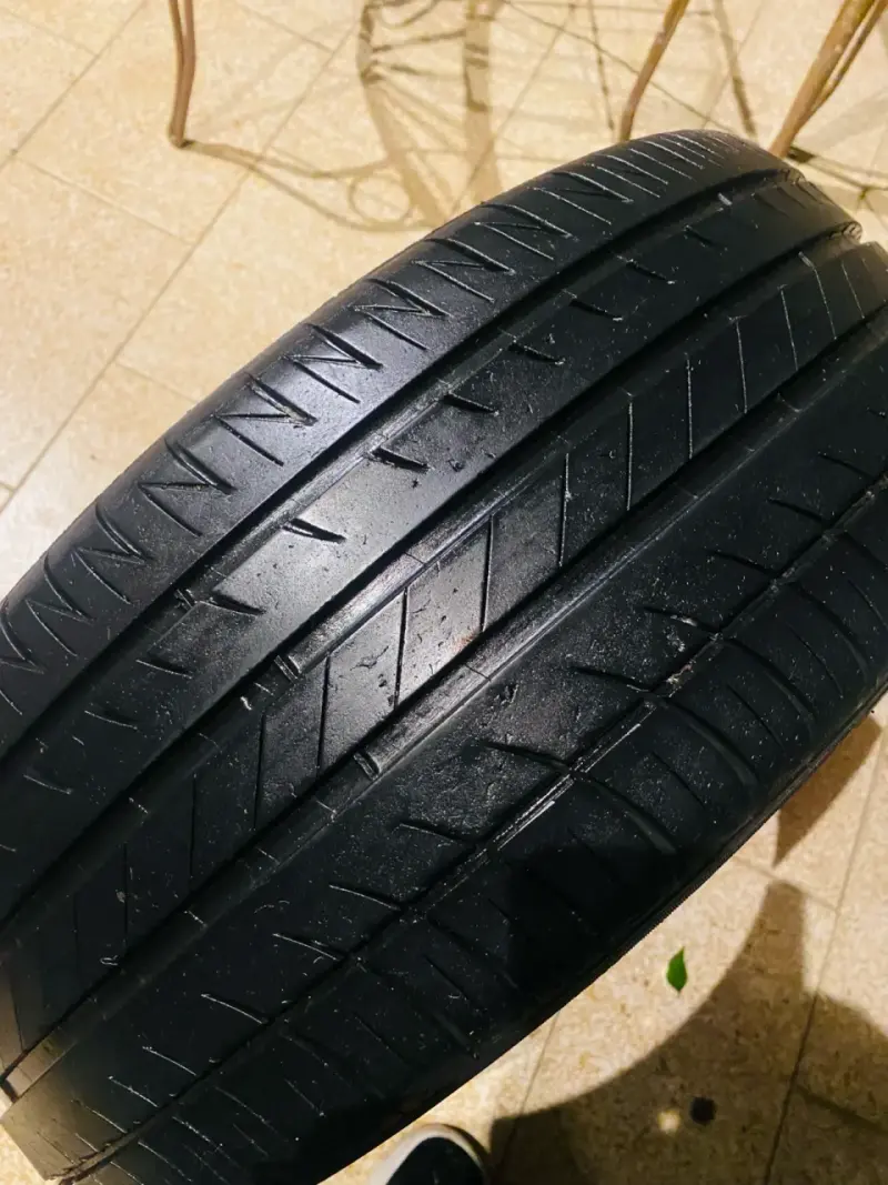 Neumático Michelin pilotexalto 245/45 R18 usado - 4