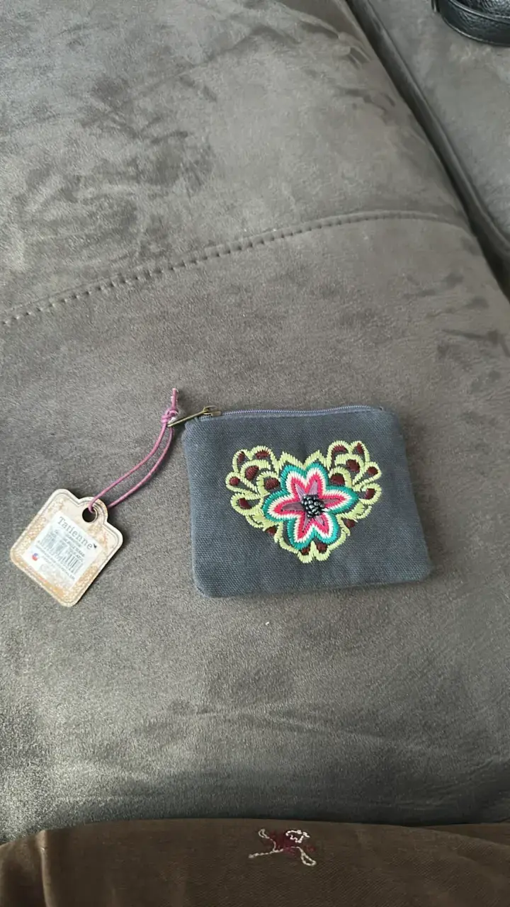 Monedero bordado con diseño floral - 1