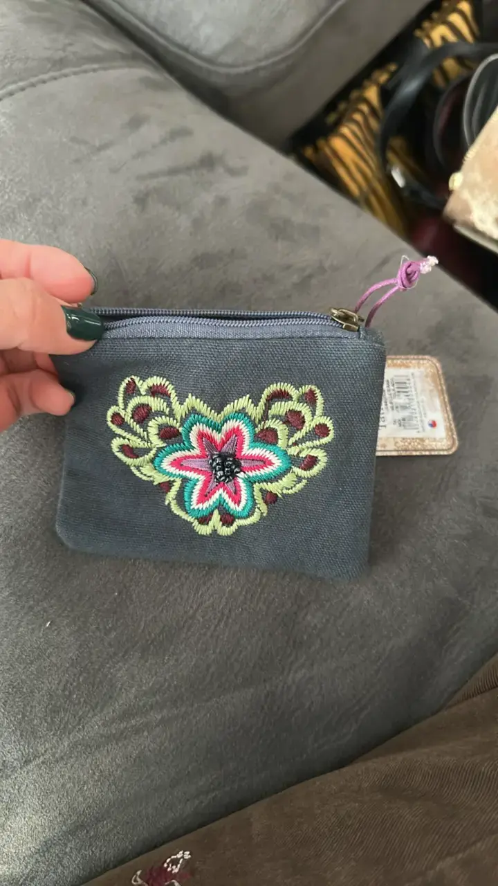Monedero bordado con diseño floral - 2