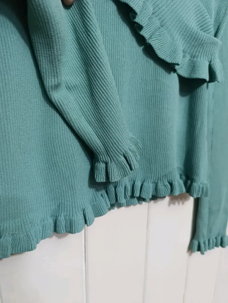 Suéter de punto menta con volantes para mujer - 2