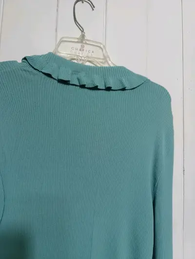 Suéter de punto menta con volantes para mujer - miniatura 4