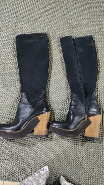 Botas de cuero negras con tacón de madera - miniatura 1