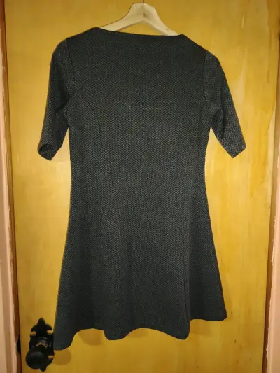Vestido de punto gris con bolsillos - miniatura 2