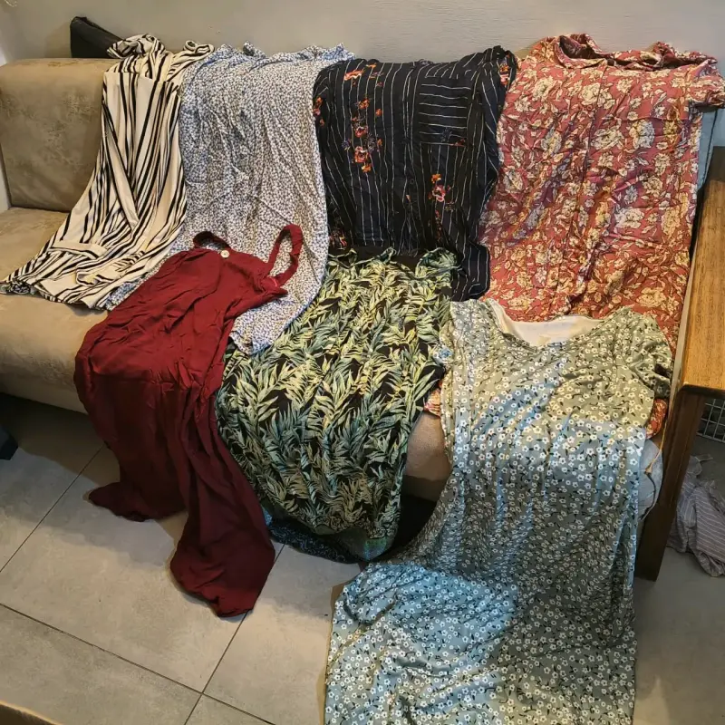 Conjunto de trajes formales para hombre en buen estado - 3