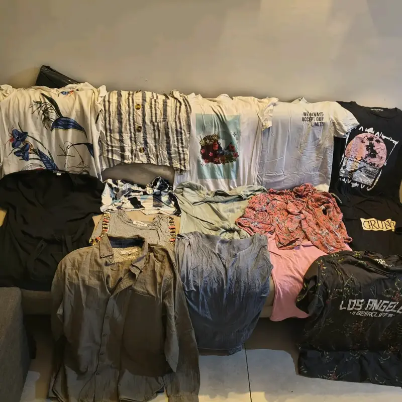 Conjunto de trajes formales para hombre en buen estado - 5