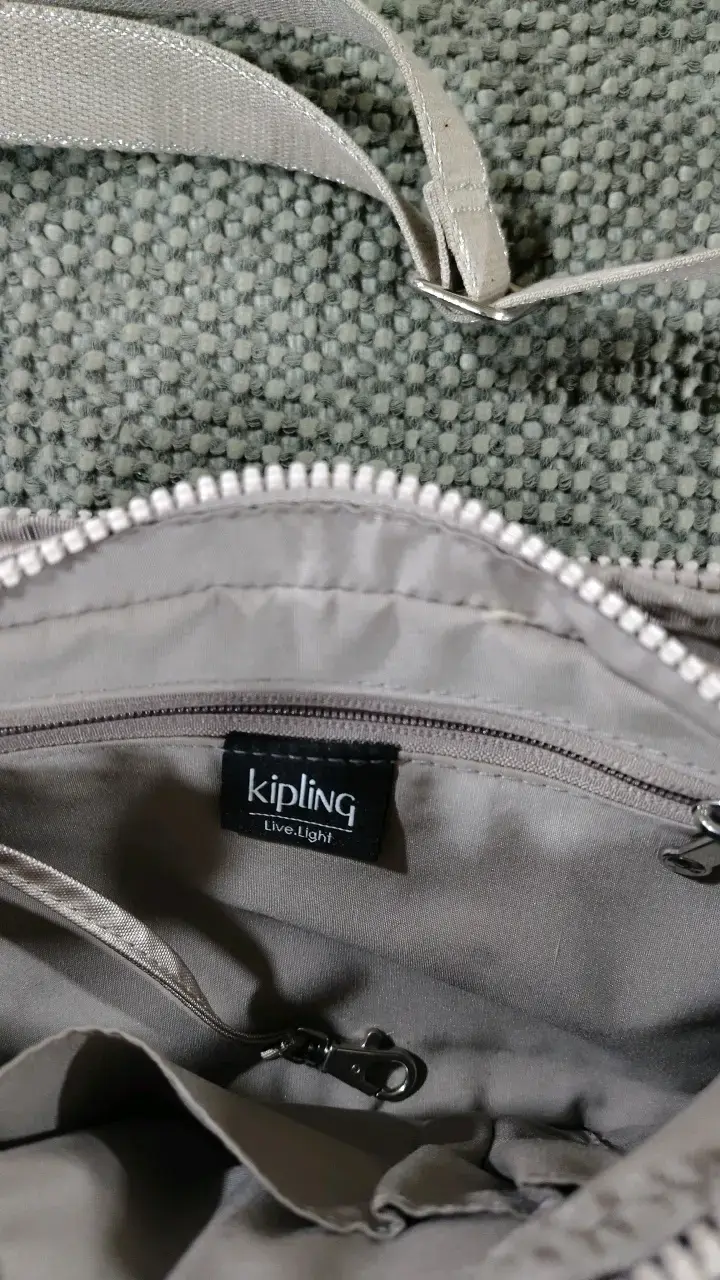 Bandolera Kipling gris con llavero - 3
