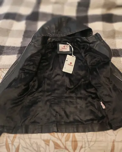 Chaqueta de cuero negro con capucha - miniatura 1
