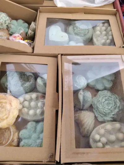 Jabones artesanales en caja decorativa - miniatura 2