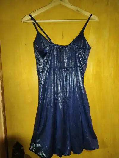 Vestido de fiesta con brillo - miniatura 2
