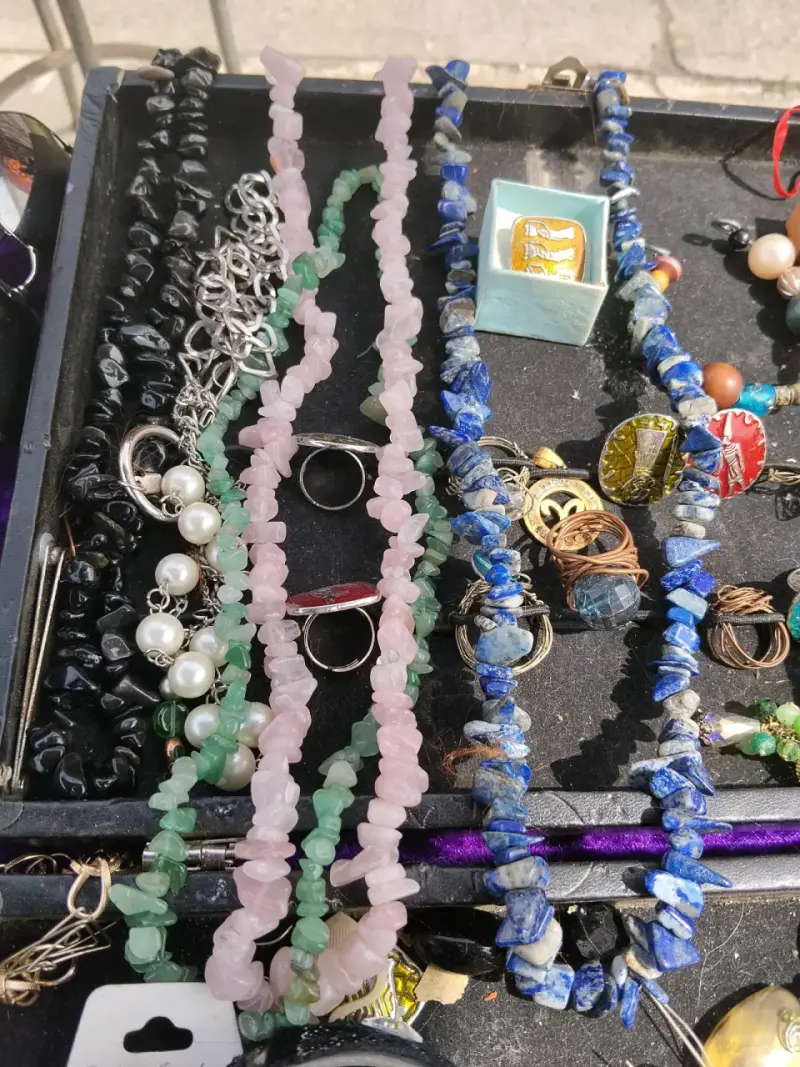 Collares y aretes de piedras naturales - 1