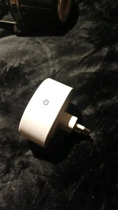 Enchufe inteligente WiFi blanco compacto - miniatura 1