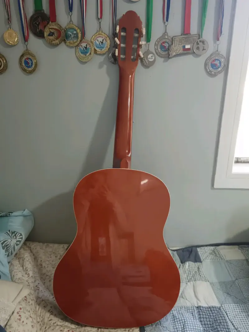 Guitarra clásica de madera en buen estado - 2
