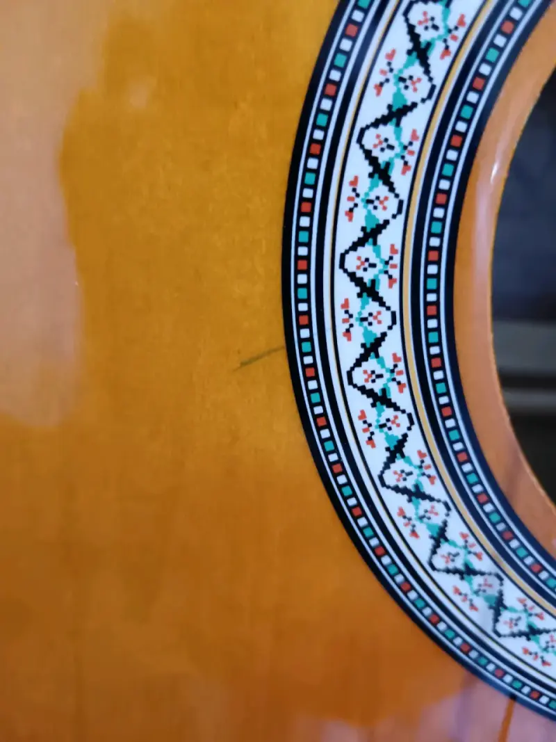 Guitarra clásica de madera en buen estado - 3