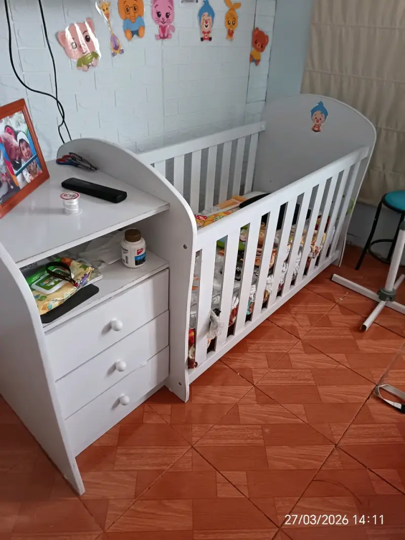 Cuna de madera blanca con cajonera integrada - 2