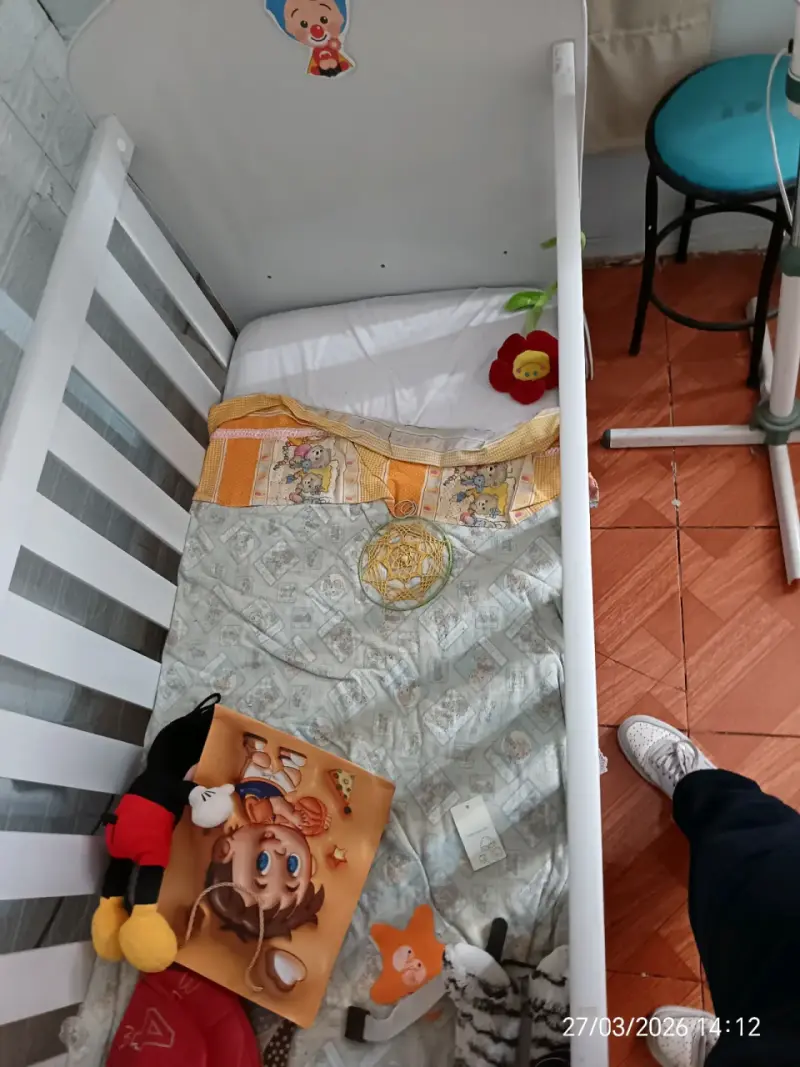 Cuna de madera blanca con cajonera integrada - 4