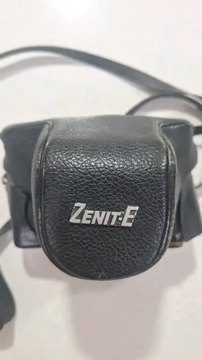 Cámara Zenit-E con funda de cuero - miniatura 2