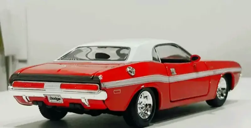Modelo a escala Dodge Challenger rojo 1/24,Nuevo - 4