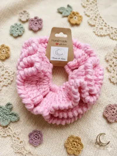 Colección de Scrunchies Tejidos a Mano Nudos de Luna - miniatura 1