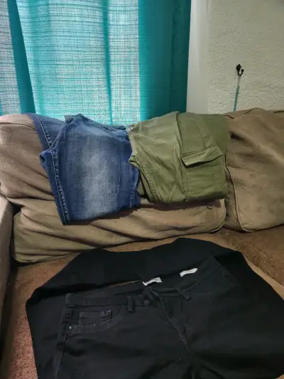 Lote de jeans para mujer en varios colores - miniatura 4