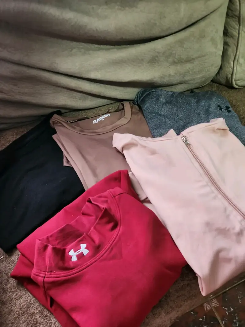 Lote de ropa deportiva para mujer y hombre - 3