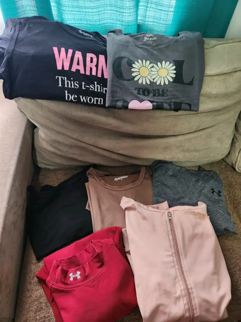 Lote de ropa deportiva para mujer y hombre - 5