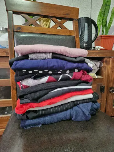 Lote de ropa variada para mujer en buen estado - miniatura 2