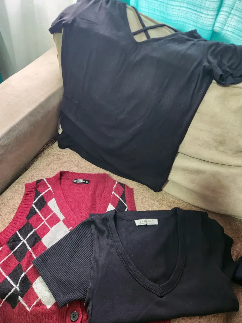 Lote de ropa variada para mujer en buen estado - 6