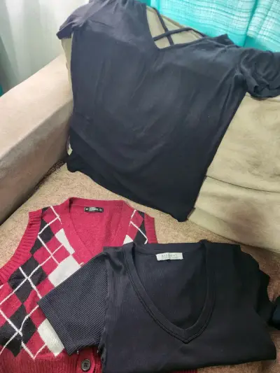 Lote de ropa variada para mujer en buen estado - miniatura 6