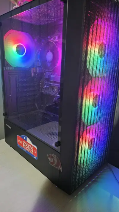 Gabinete de PC Antec con iluminación RGB - miniatura 1