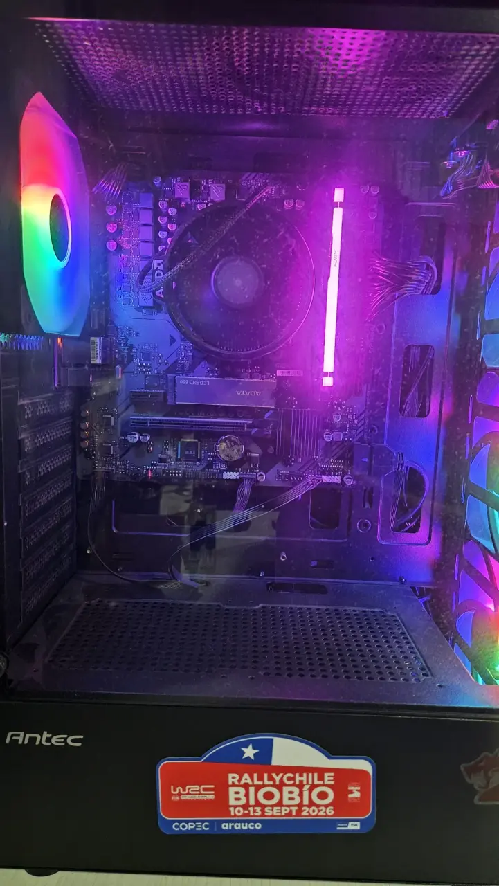 Gabinete de PC Antec con iluminación RGB - 3