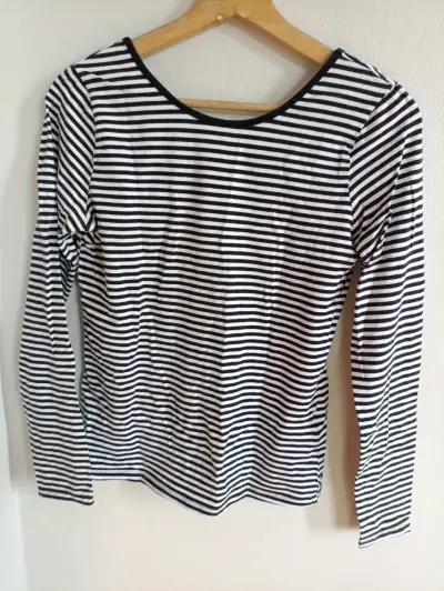 Polera de rayas blancas y negras manga larga - miniatura 1