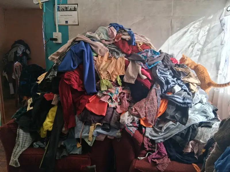 Lote de ropa nueva y semi  variada para reventa - 2