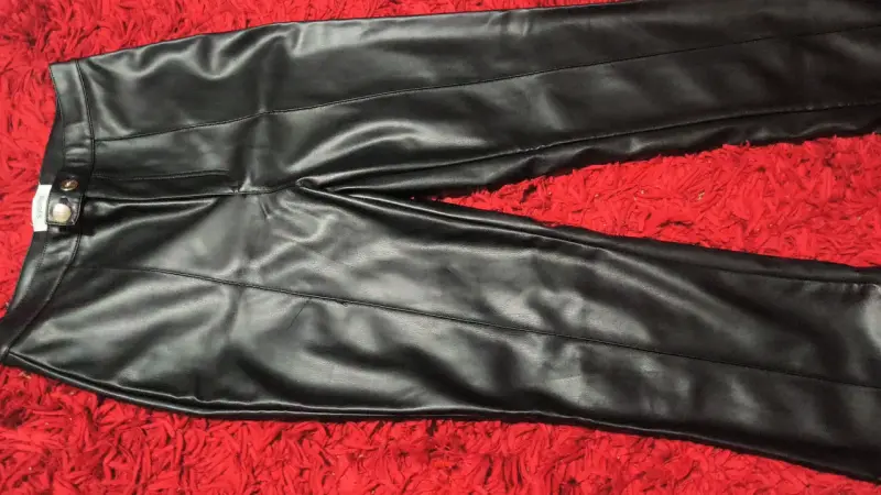 Pantalones de cuero sintético negro para mujer - 2
