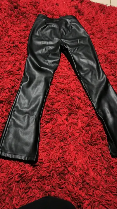 Pantalones de cuero sintético negro para mujer - miniatura 5