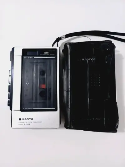 Sanyo M1000 Grabadora y Reproductora Vintage - miniatura 1