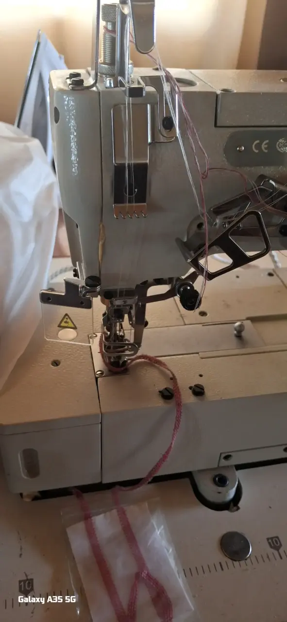 Máquina de coser industrial Typical con mesa - 2