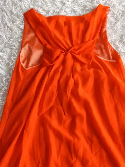 Vestido naranja sin mangas con lazo trasero - miniatura 2