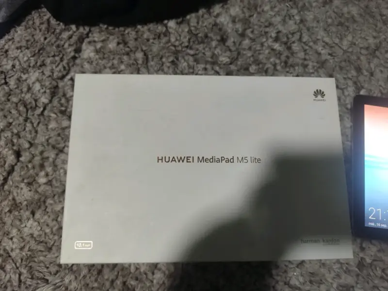 Tablet Huawei MediaPad M5 Lite con detalle - 2