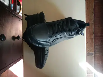 Zapatillas negras de cuero para hombre - miniatura 1