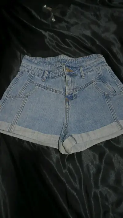 Shorts de mezclilla azul claro para mujer - miniatura 4