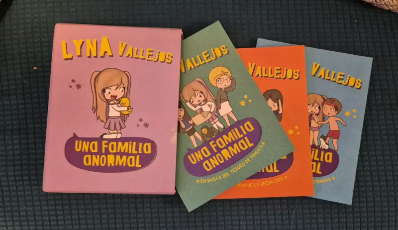 Colección de libros 'Una Familia Anormal' de Lyna Vallejos - 2