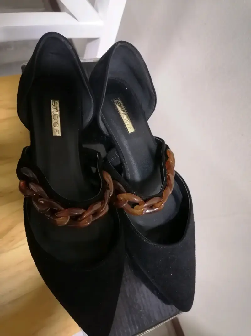 Zapatos de tacón negro con cadena Studio F - 2
