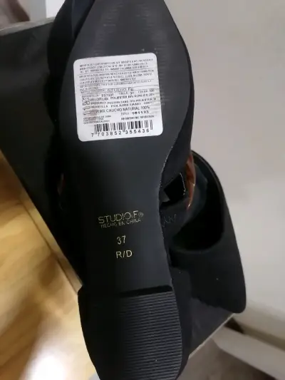 Zapatos de tacón negro con cadena Studio F - miniatura 3