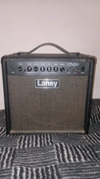 Amplificador de guitarra Laney LX20R con reverb - miniatura 1