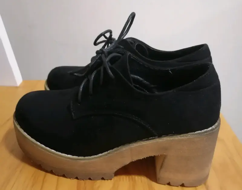 Zapatos de plataforma negros para mujer
