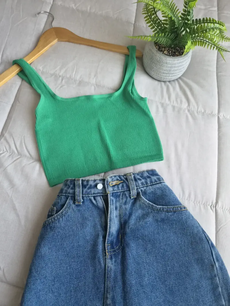 Top corto de tirantes verde y gris