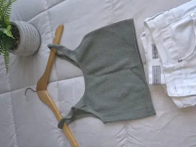 Top corto de tirantes verde y gris - miniatura 2