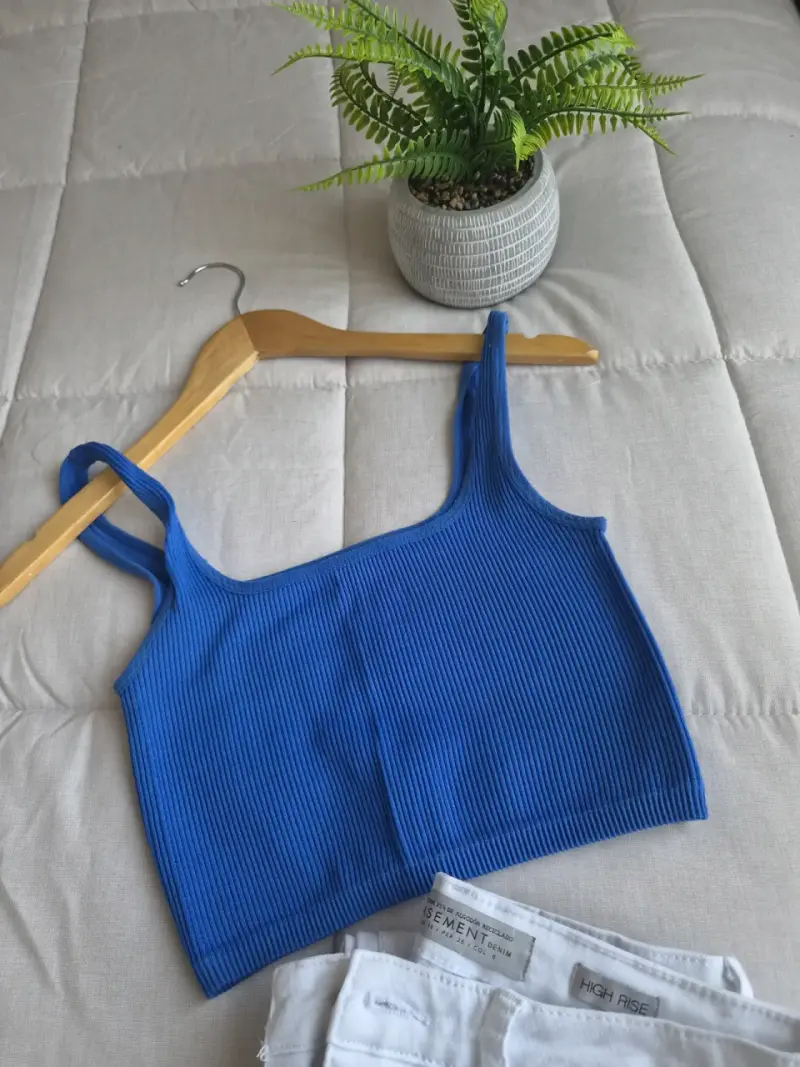 Top corto azul para mujer