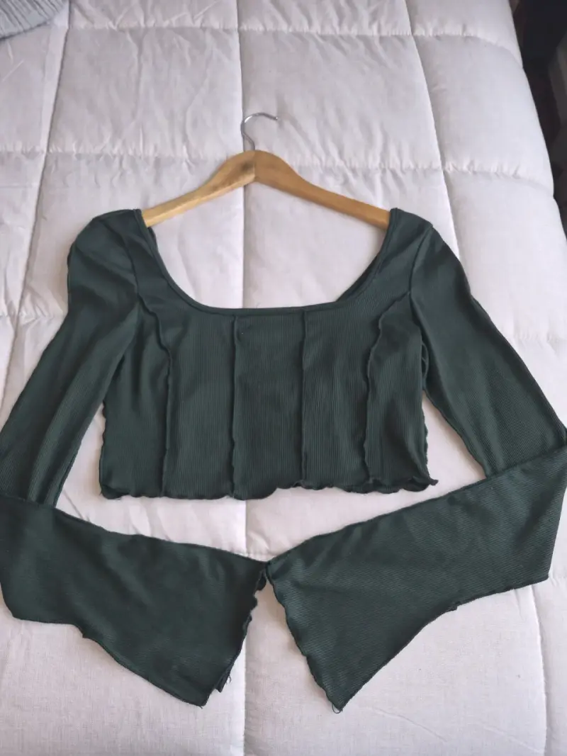 Top verde manga larga acampanada