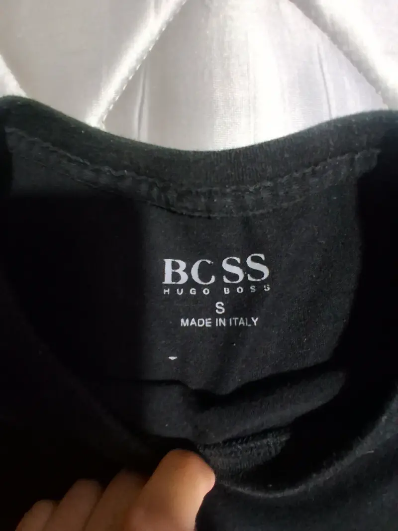 Polera negra Hugo Boss para hombre - 2